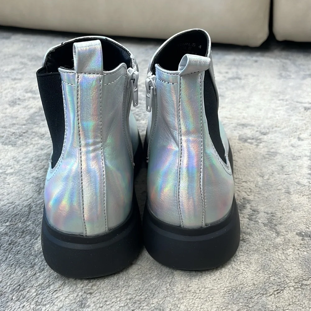 New DV Dolce Vita Cole Ankle Boots Iridescent Metallic Moon Boots Sz 4